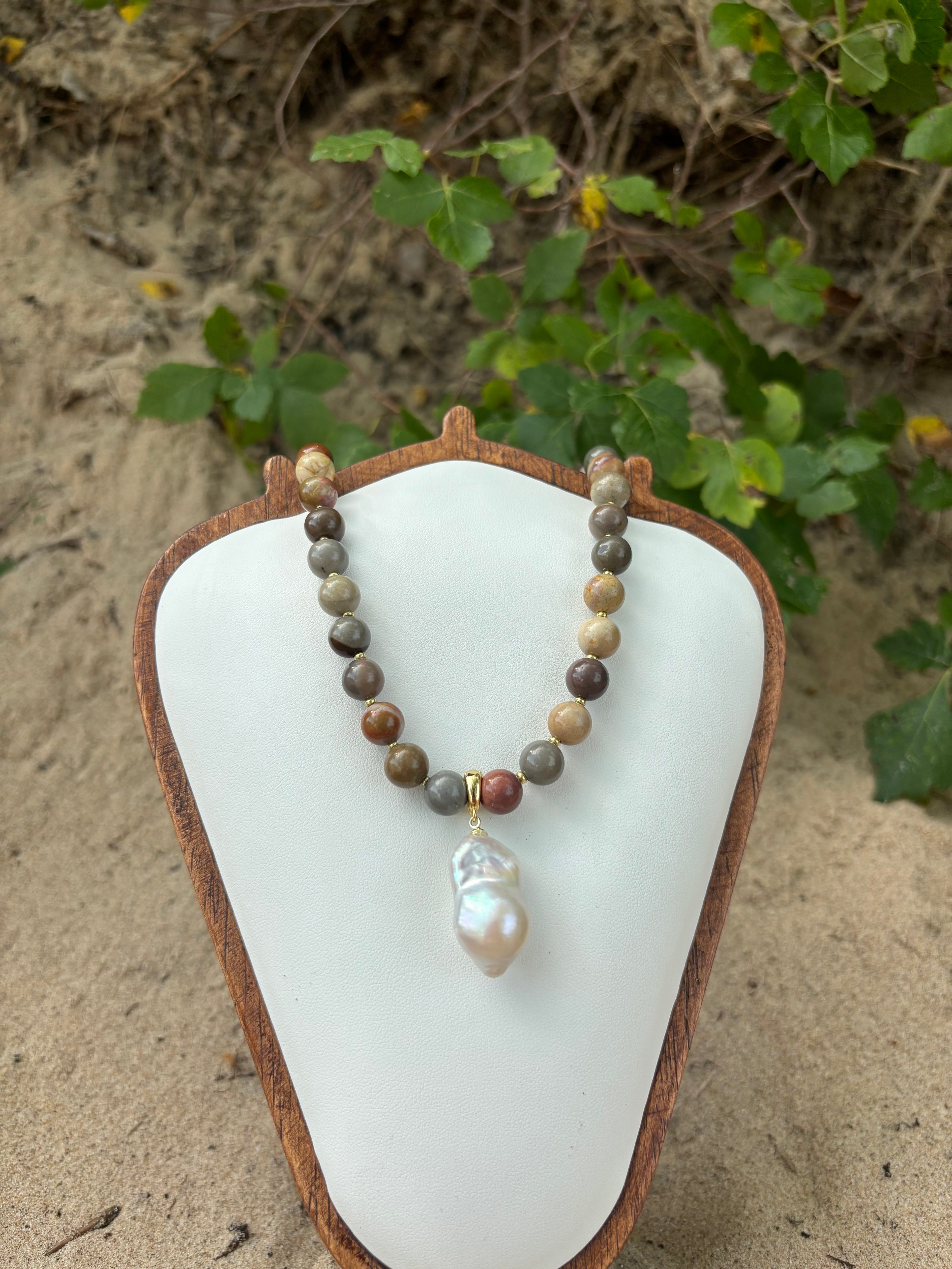 Earth & Tide Pearl Necklace